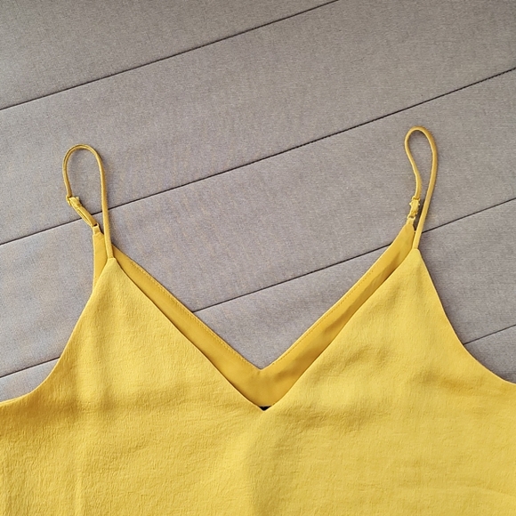Express V-neck tank top - Picture 2 of 5